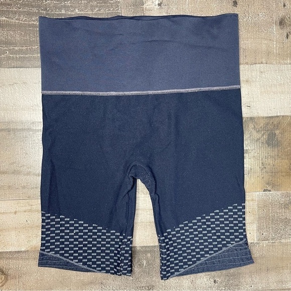 SPANX Look At Me Now Seamless Moto Leggings Indigo Sky size Large - Picture 4 of 12